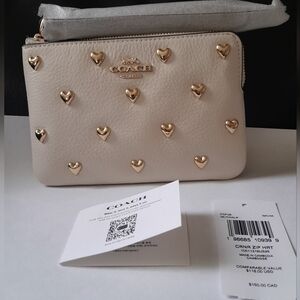 New Coach Wristlet With Gold Tone Heart Rivets New With Tags 💕